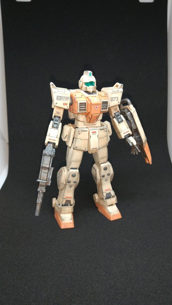 このキットは素組みでほぼ合わせ目が無く、完成度が高かったため、すぐ成型色生かしを決めました。