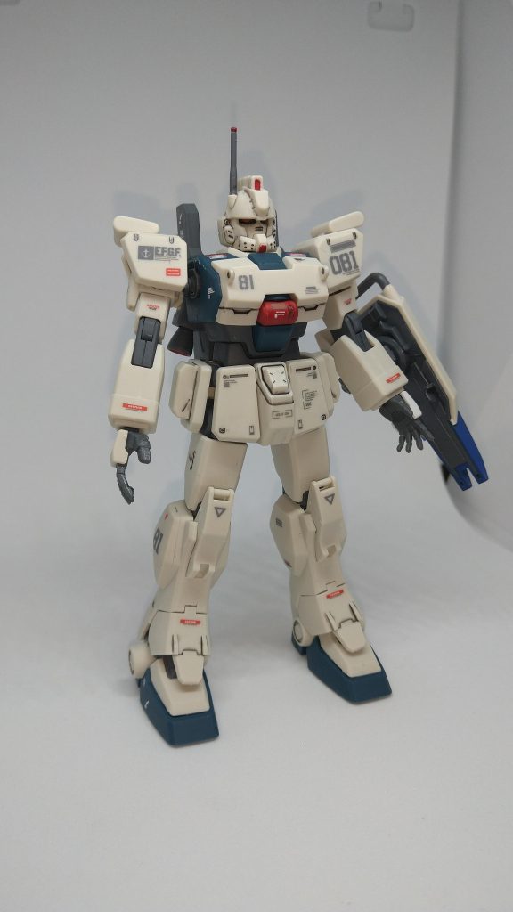 ez-8といえば白い部分が多く、どちらかといえば、のっぺりした印象を持たれる方も多いのではないでしょうか?今回時間の余裕がなかったため、デカールで機体の密度をあげ、うるさ過ぎ無いよう気をつけて作製してみました。