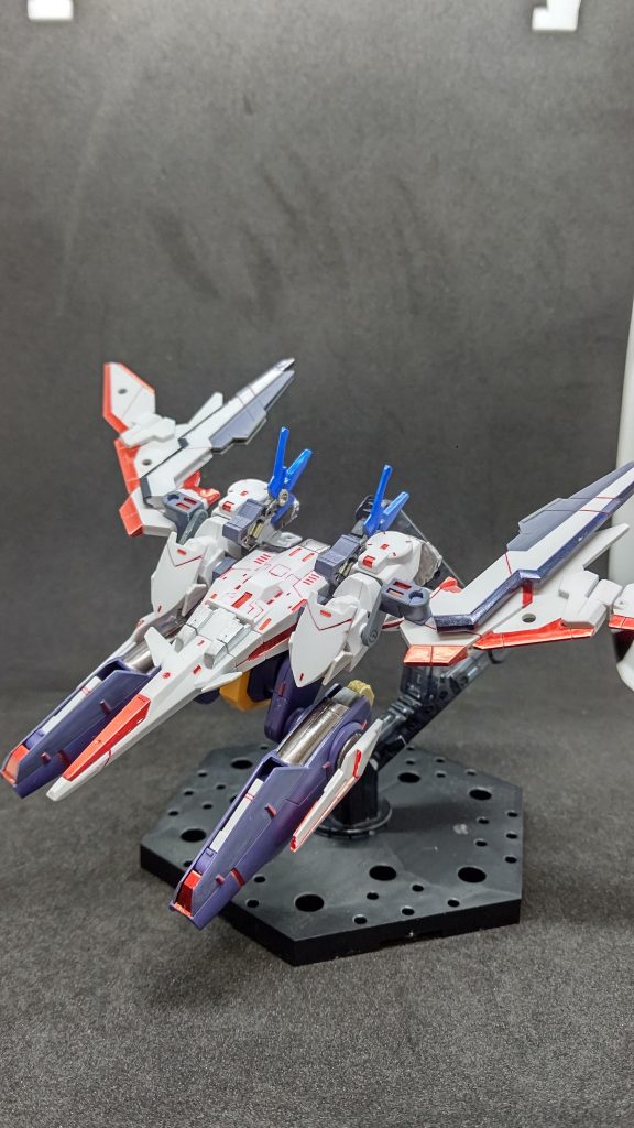 支援機ガンドライザーになります。30MMのエグザビークルのエアファイターを使用し、ミラソウル社製フライトユニットを加えてます。またこちらにもガンビットを装備させてます。そして、これとドッキングして....