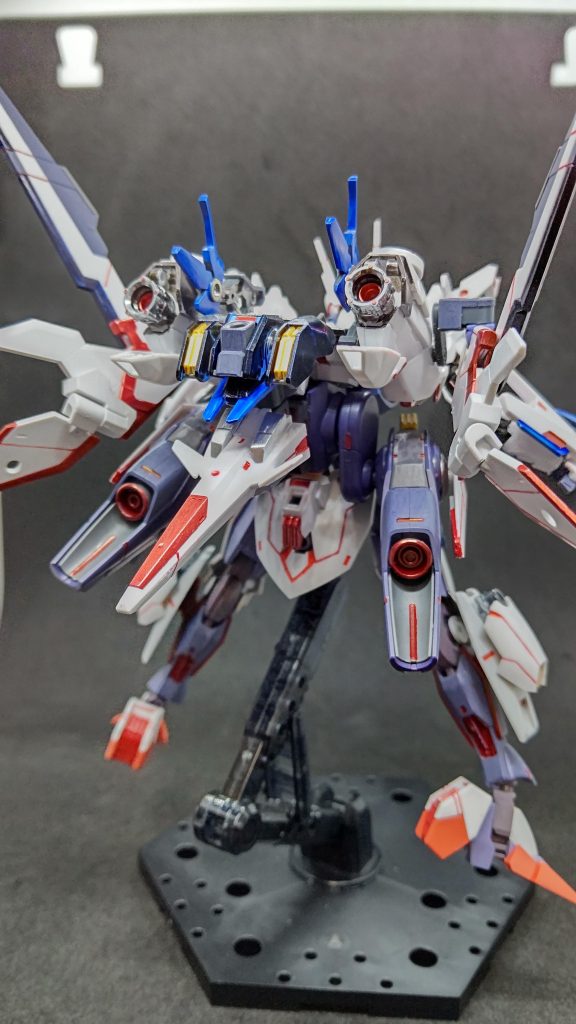 back接続してオーライザーのドッキングに形が似てるなぁというところからガンドライザーという名前にしました。バックパックとしても綺麗にまとまったと思ってます。