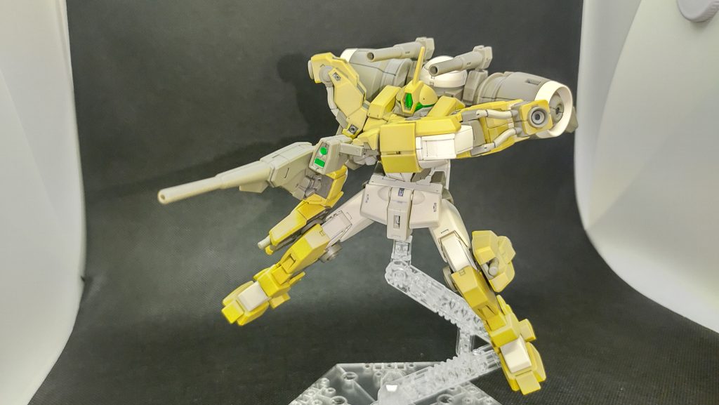 劇中ではこの形態になってから飛ぶばかりで一発も撃ってないので、イメージです。