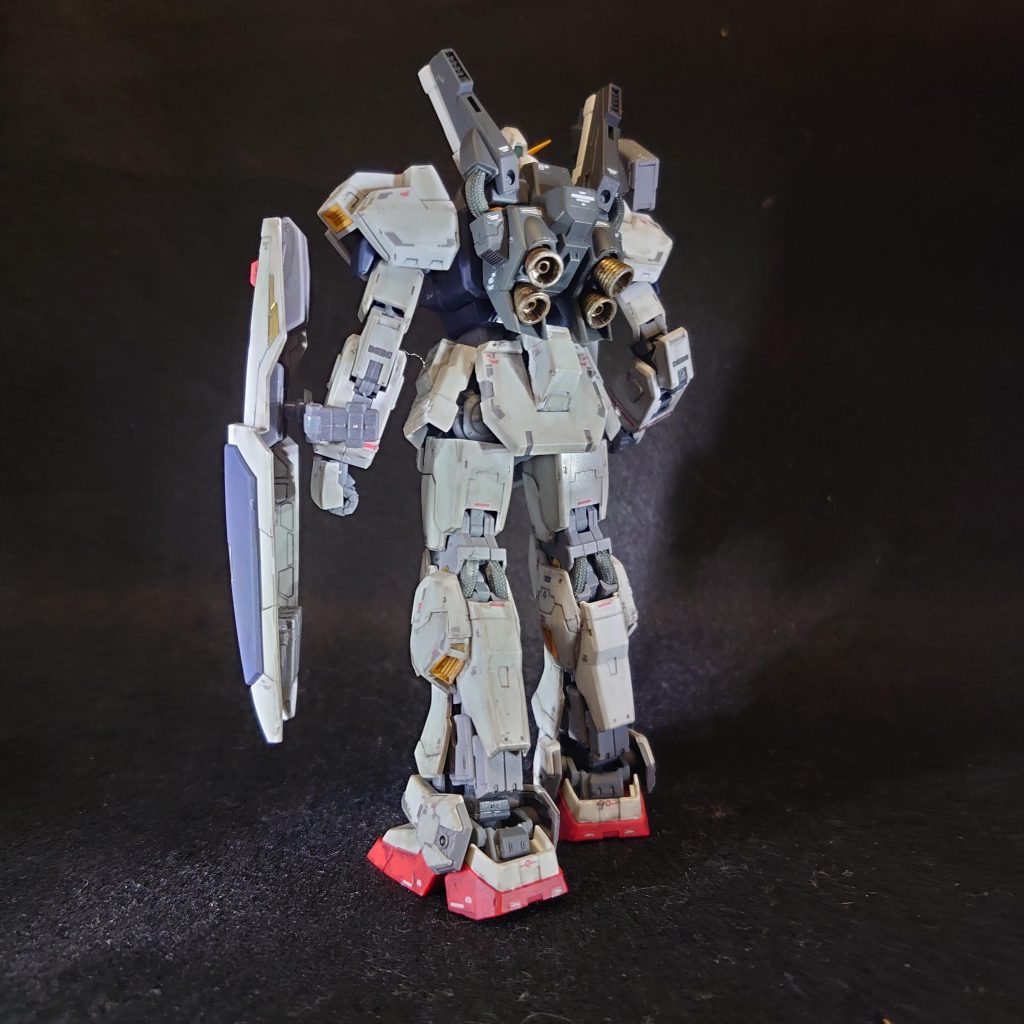 後ろ姿もちらっと。