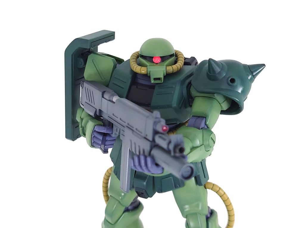 モノアイはレジンに蛍光塗料を混ぜて盛り付け立体にしています😁