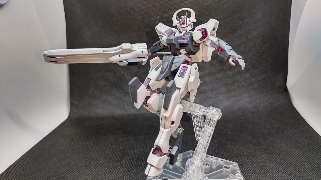 パケ絵再現。このシリーズにしては妙におとなしいポーズのような？