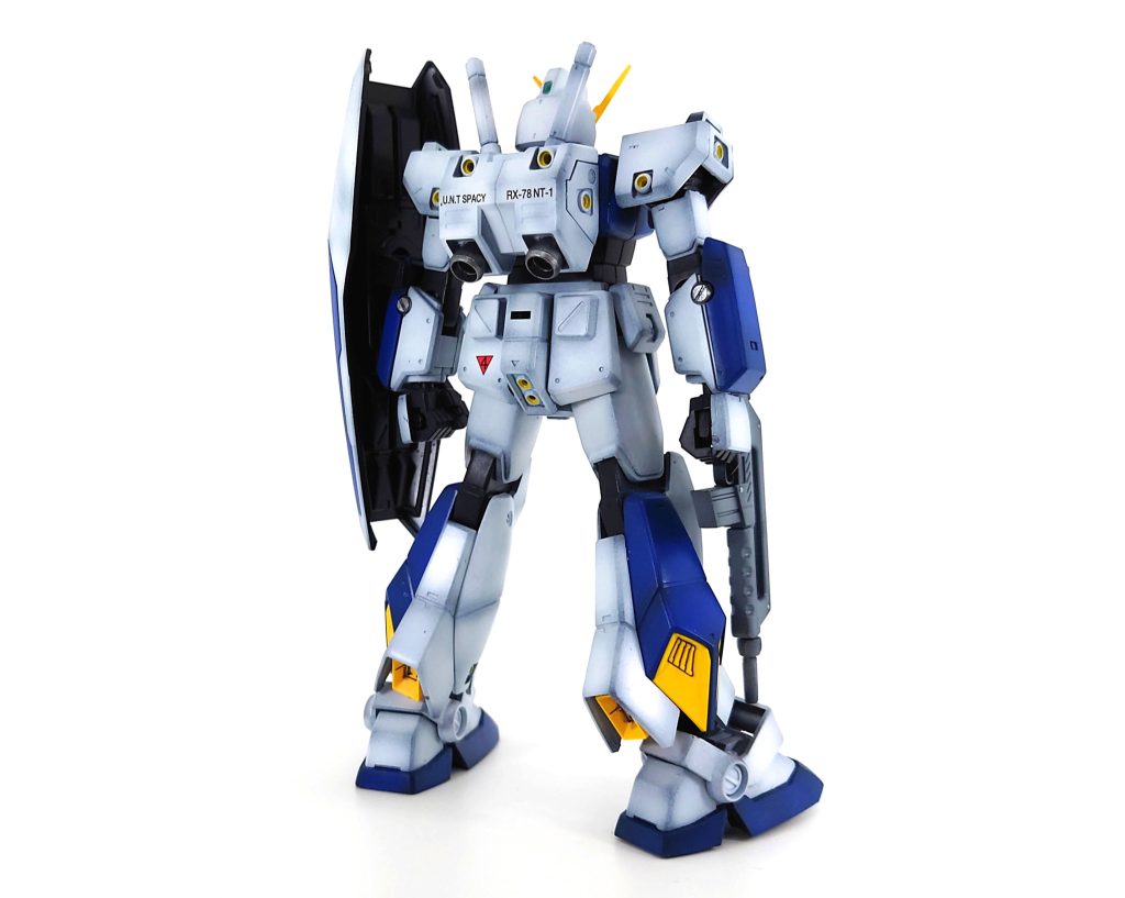 ライフルはブルパップ式ではありませんが若干FA-MAS味がありますね😗モデルの火器があるのでしょうか？