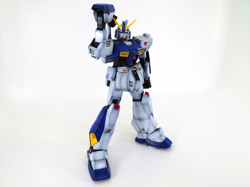 古いキットなのでビームサーベルも一体成型でクリアパーツではありませんでした😅持ち手をぶった斬り穴あけし、クリアパーツのビームサーベルは他キットから拝借しました😁