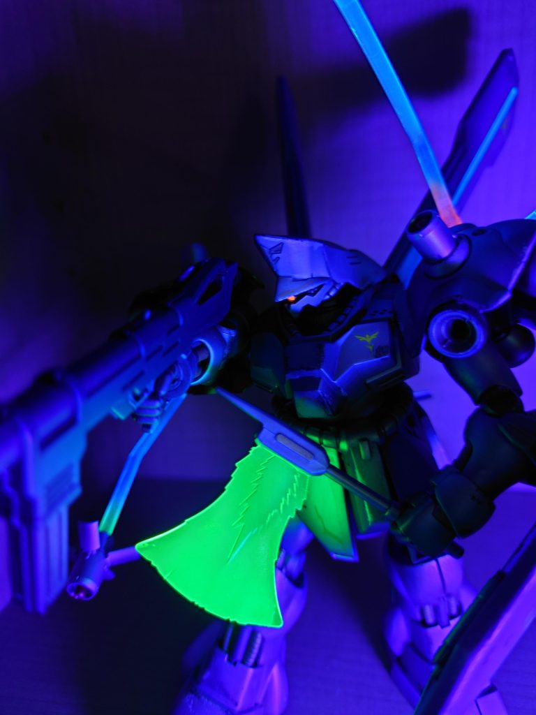 蛍光塗料塗ってみました。