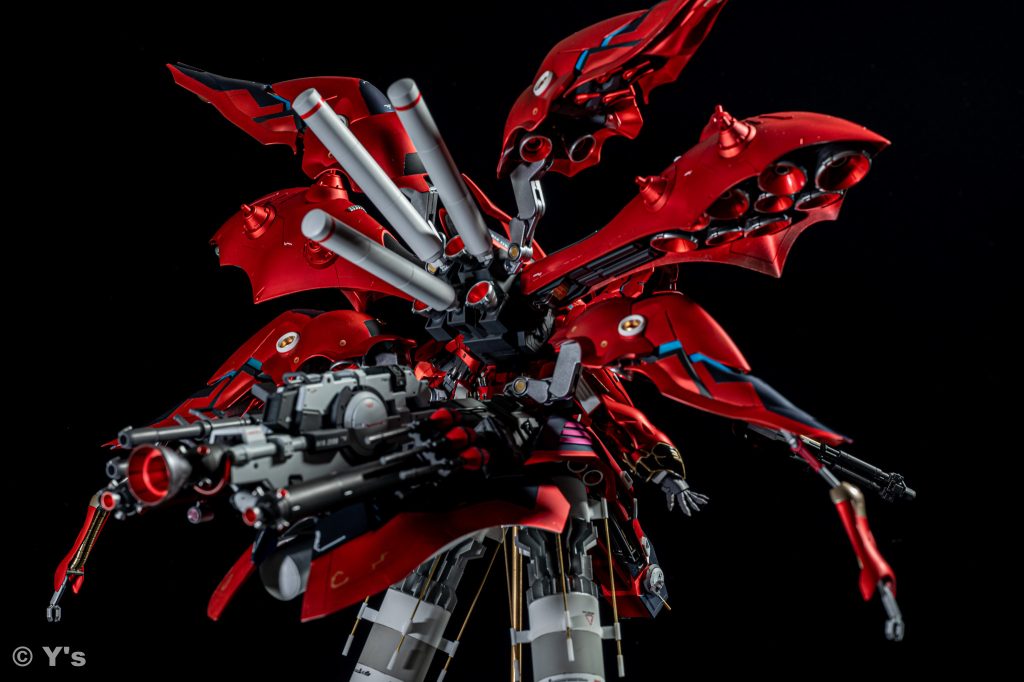 リアスカートは大幅改修。ハイパーメガバズーカランチャーをロケットブースターにし、サイコザクのタンクもつけました！