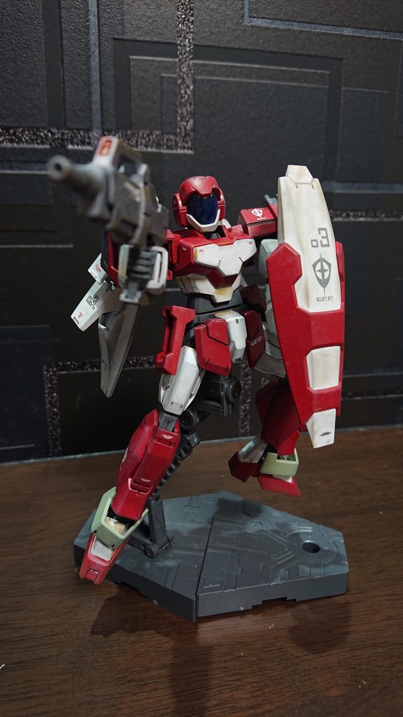 今回はやっとこさモールドの彫り直しと流し込みタイプの墨入れを実施しました。が、一部甘くて全然流し込めず、結局ペン入れしている部分もあります。なんとなく理屈は理解したので次回からはちゃんとやりましょう。新規モールド入れも挑戦したのですが、上手く行かずアデル本来の肩パーツをお釈迦にしてしまったので、シャルドールになってます。