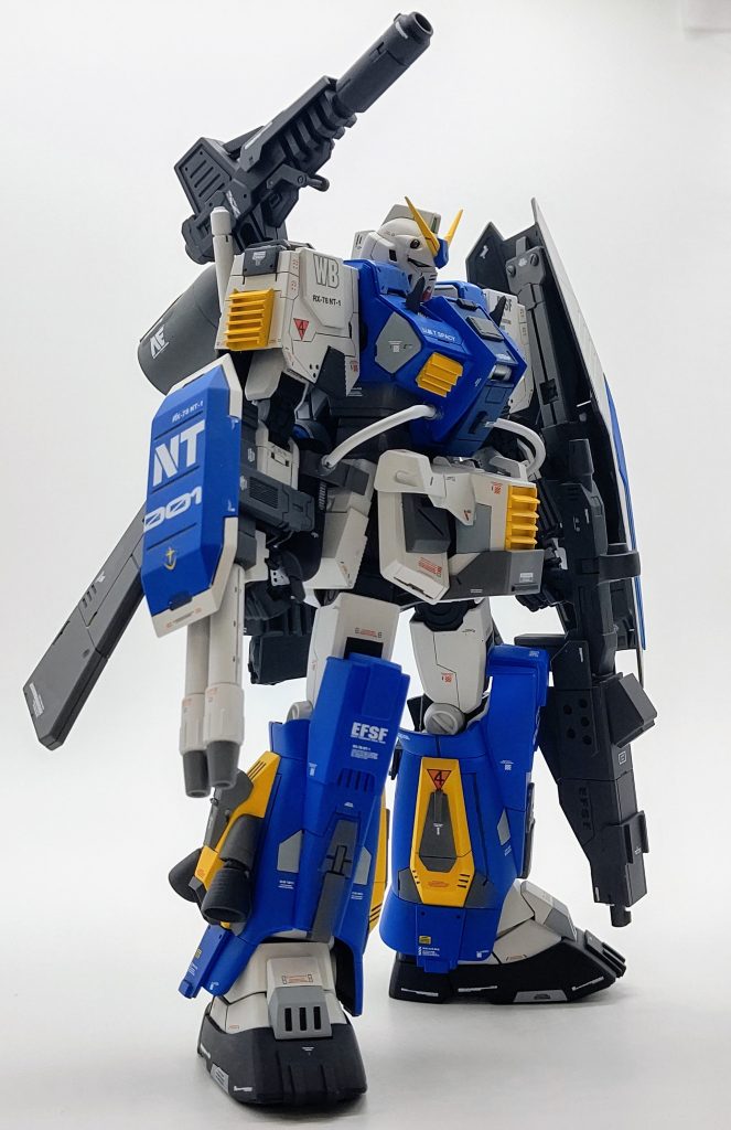 付属のチョバムアーマーを切削や開口したりプラ板で1からスクラッチしたりしてパワードスーツを作成してます。