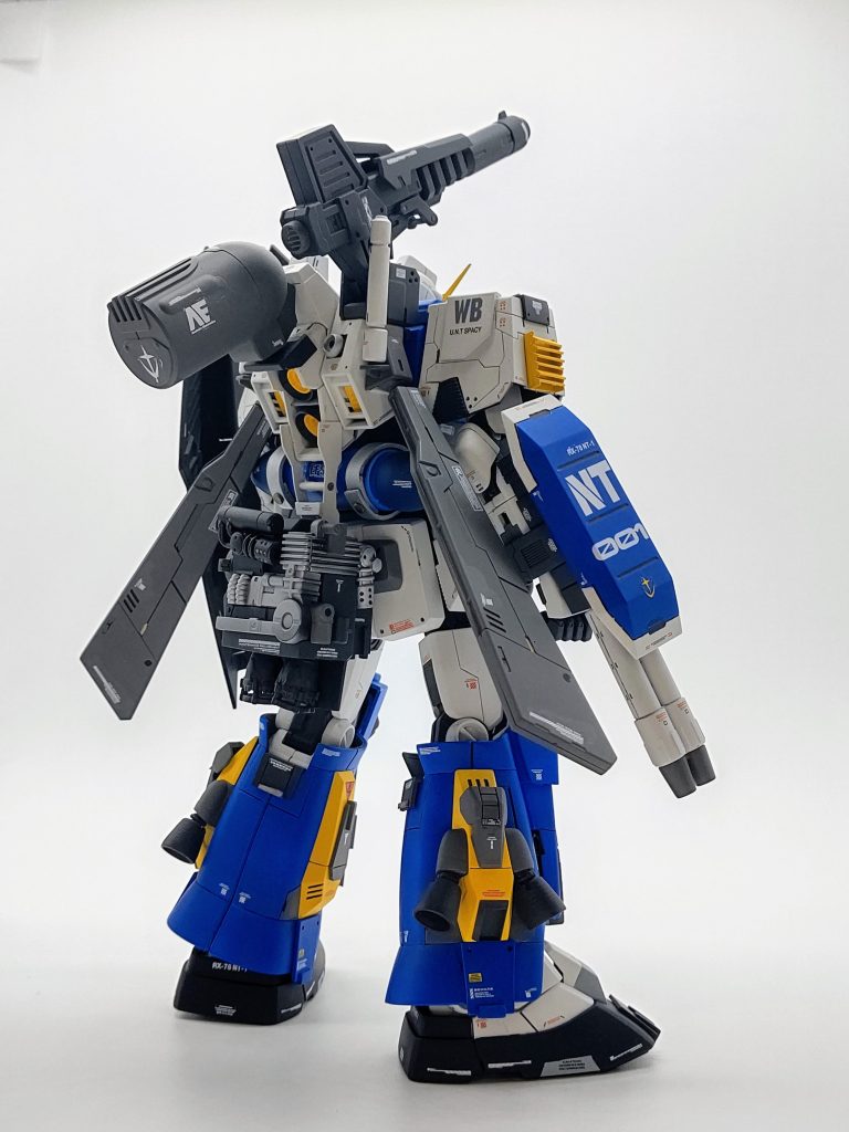 バックパックはストームブリンガーのものをディテールアップして装着してます。タンク類はジャンクパーツから作成しました。