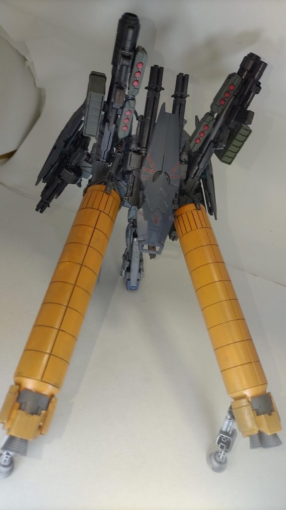 大型ブースターはオレンジで。スペースシャトルのブースターをイメージしてます。大気圏離脱用？