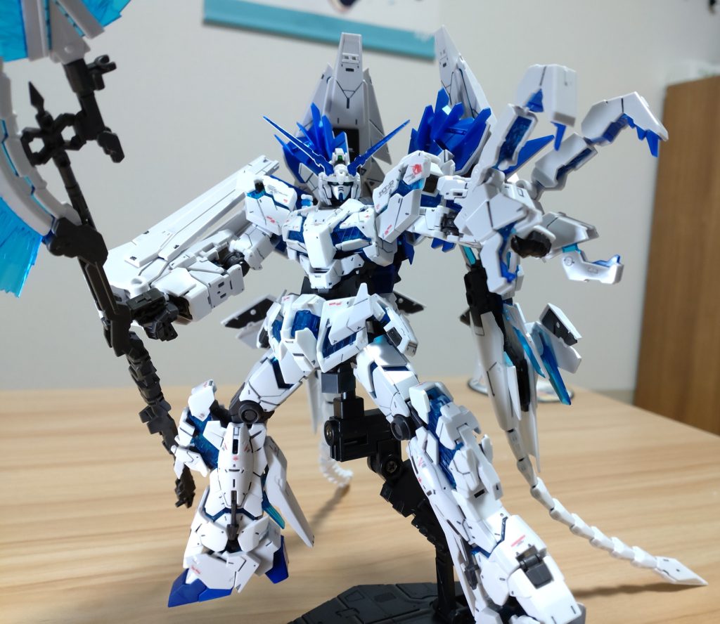 派手な武装が多いので、少しポーズをつけるだけで様になります。