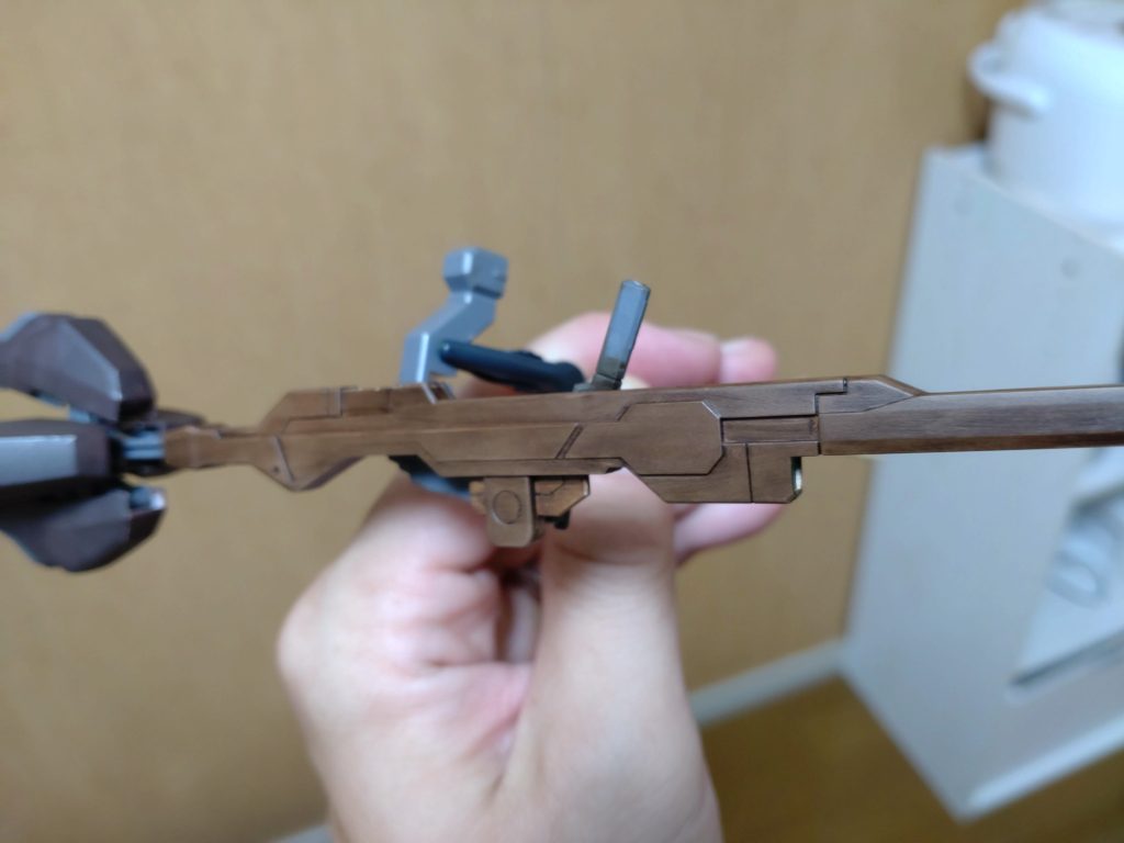 箒🧹を再塗装して木目調にしてみました。簡単な塗装ですが、意外とそれっぽく出来ました。