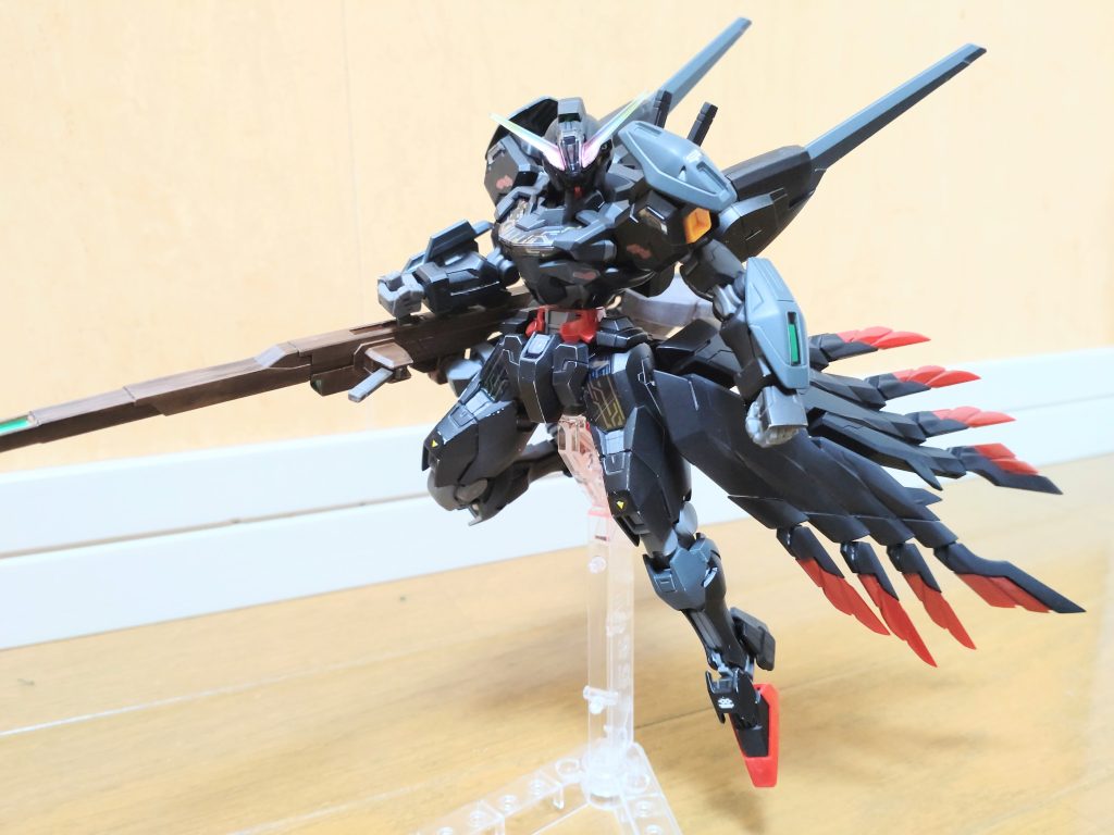 マントを脱いで戦闘モード！！背中のエスカッシャンがどうやってマントの中に収まっているのかは科学では解明できません！！嘘です、外してます（笑）