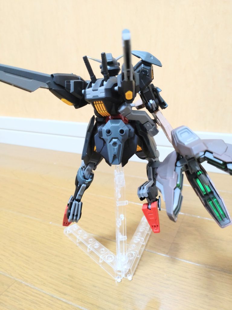 背中もエスカッシャンつけるとなかなかボリュームありますね。