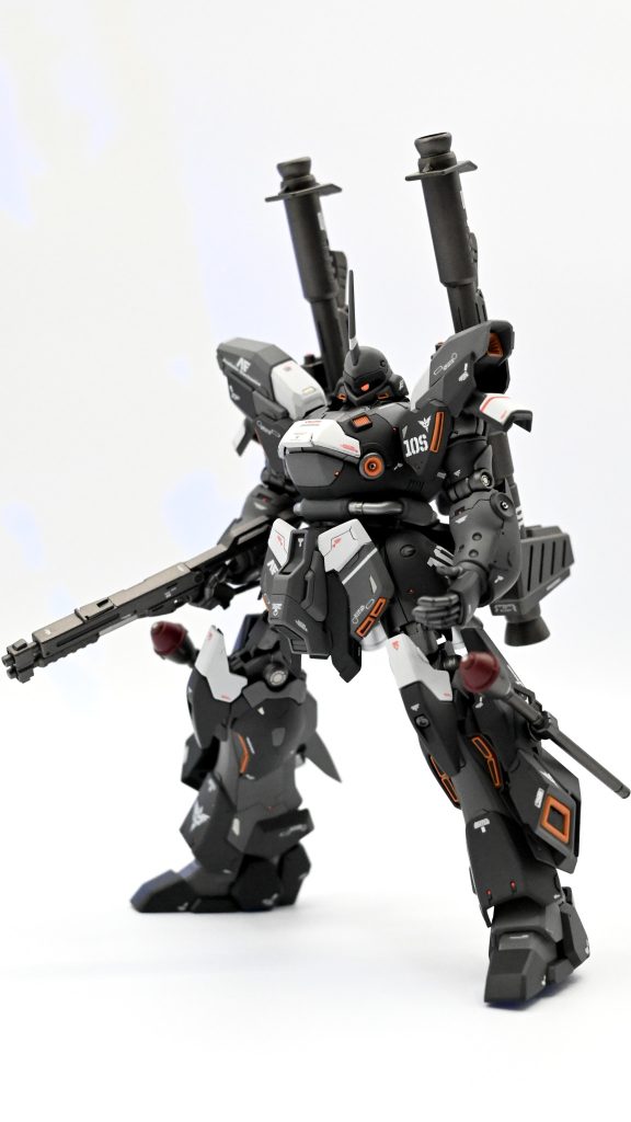 完全に素立ち…ではないですが、シンプルなポーズで。