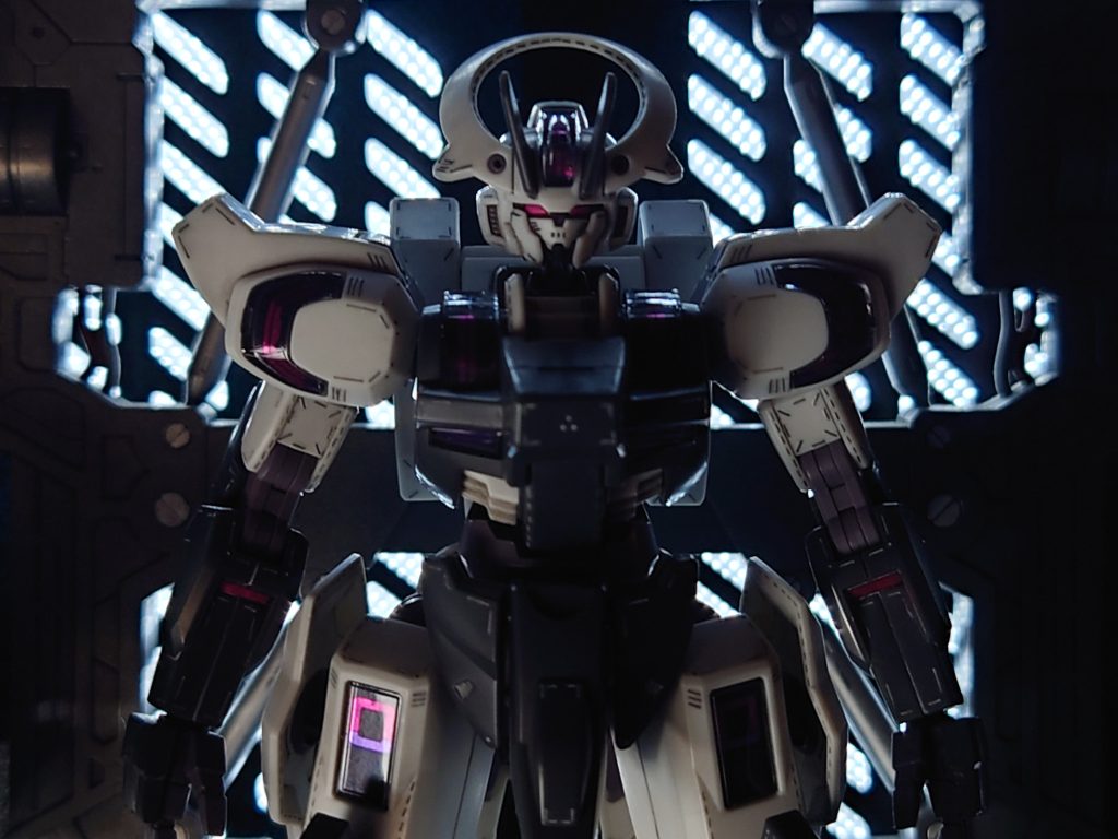 成形色活かしの墨入れ仕上げではありますが、ディティールにはこだわってます。