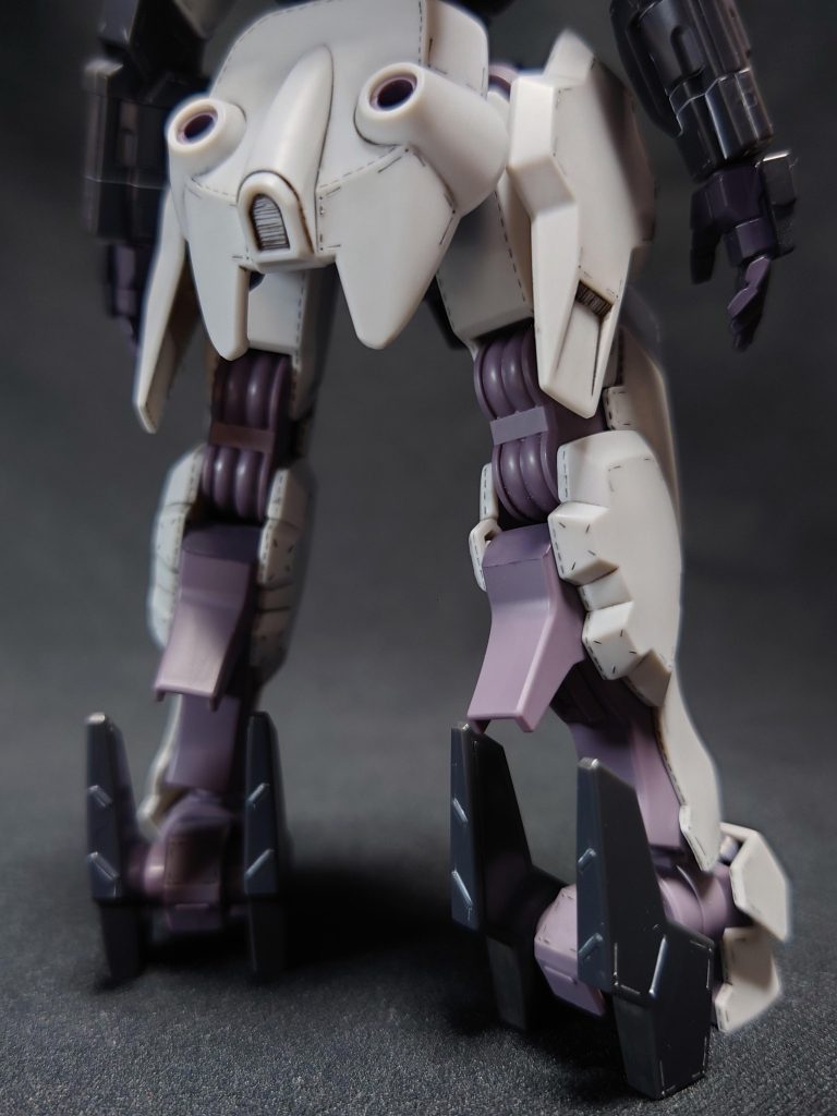 装甲の端、縫い目モールド頑張ってますが、ほぼ見えないですな( ̄▽ ̄;)