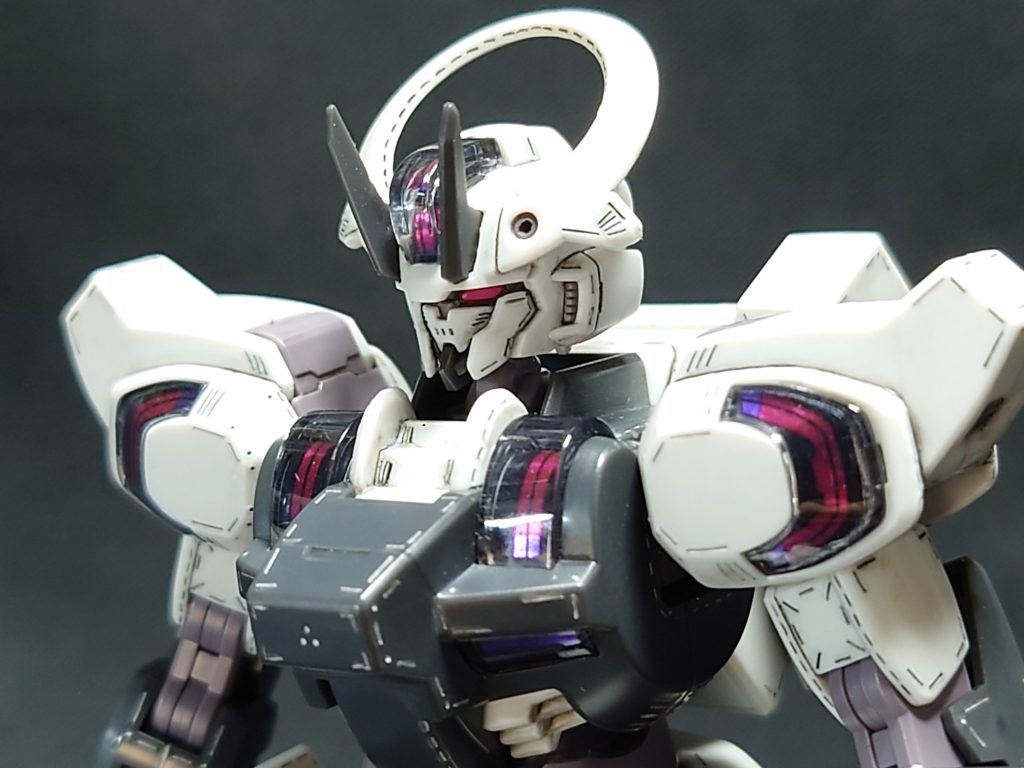 墨入れですが、今回はMr.ウェザリングカラーを使用して、プラスチックの割れ対策としてます。エナメル系の墨入れだと、浸透して割れますね。