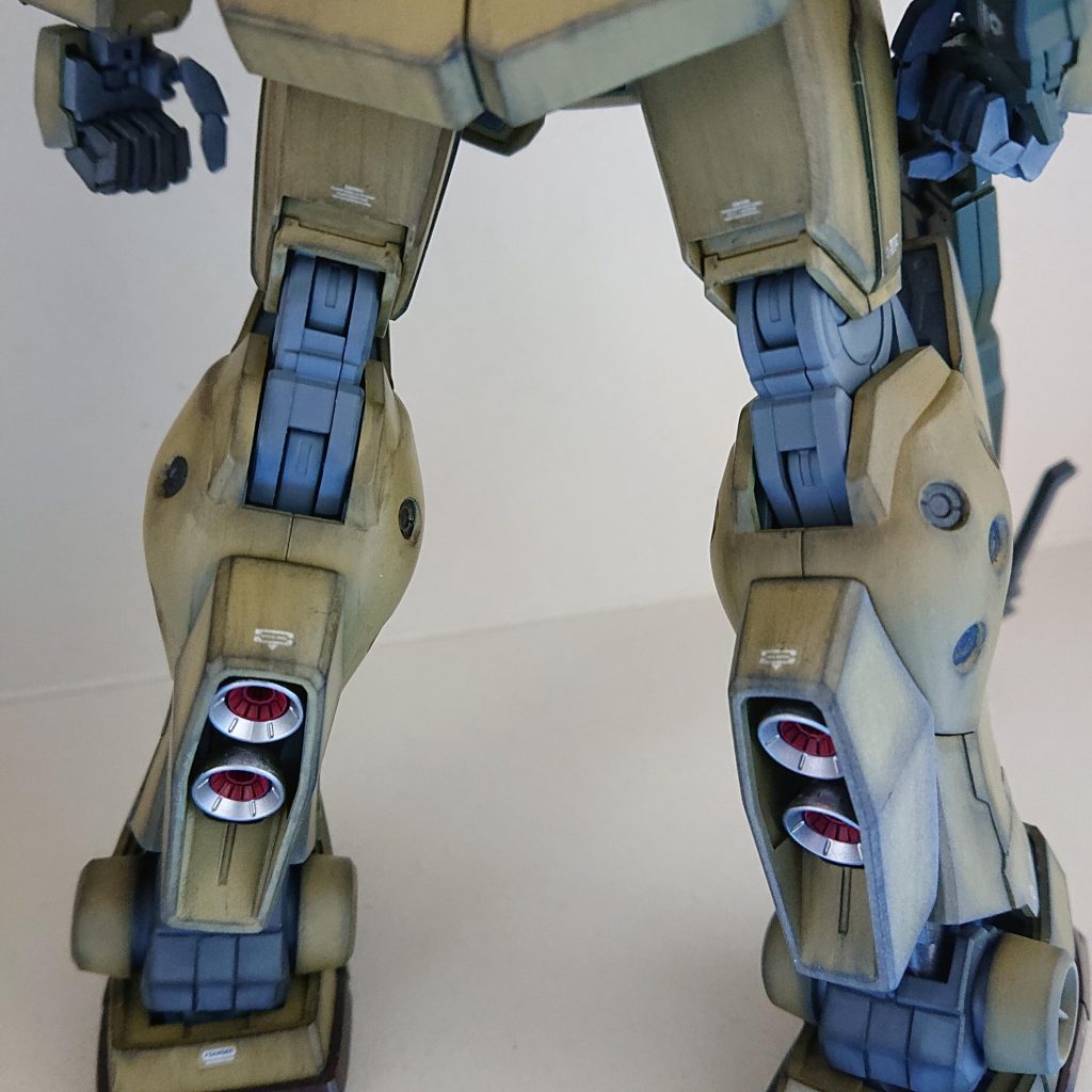 最近は黒立ち上げで塗装しないので塗装期間が短くなりました。足側のバーニアにもチタンカラーを使用。