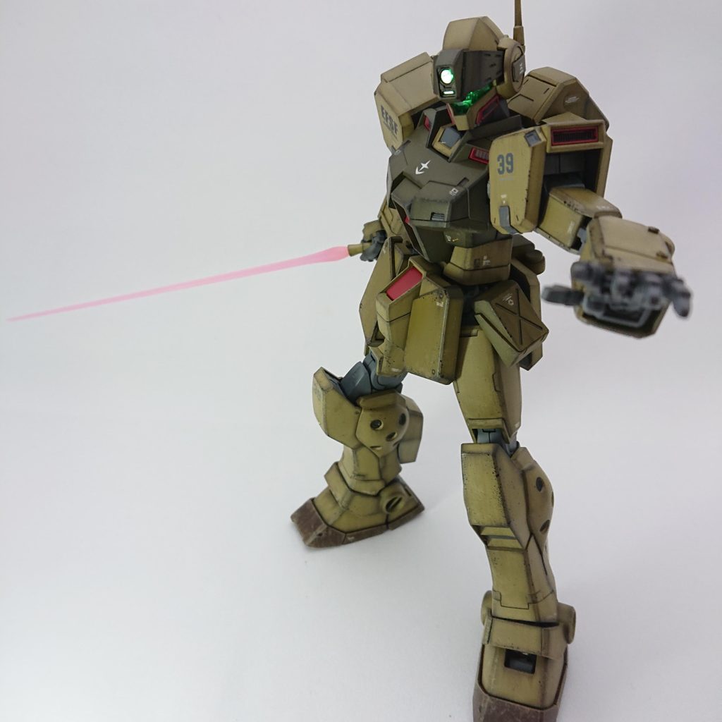 カラーリングは毎回思い付きで決めているので見慣れていないせいか似合っていないような気がして何度か塗り直しする事があります。今回は二十歳代によく着ていたワンパターンのチノパンにMA1とレッドブラウン系の革靴をイメージしたカラーリングです。