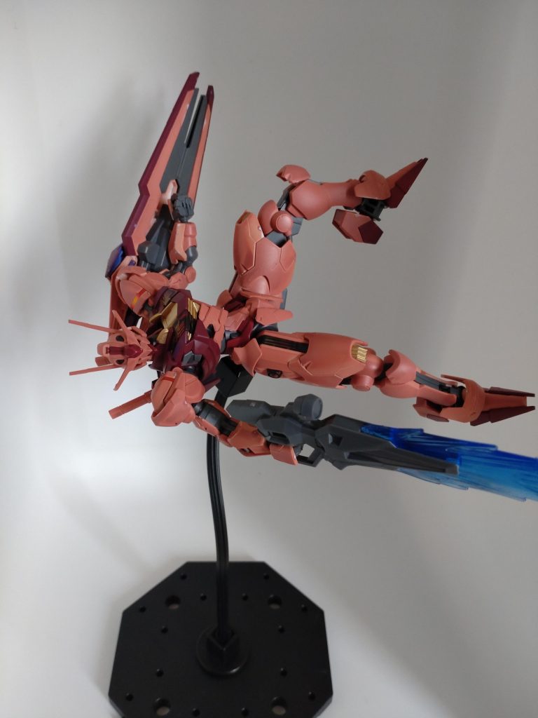 百均でクネクネ曲がるスタンドを見つけたのでこんな空中ポーズもやってみました