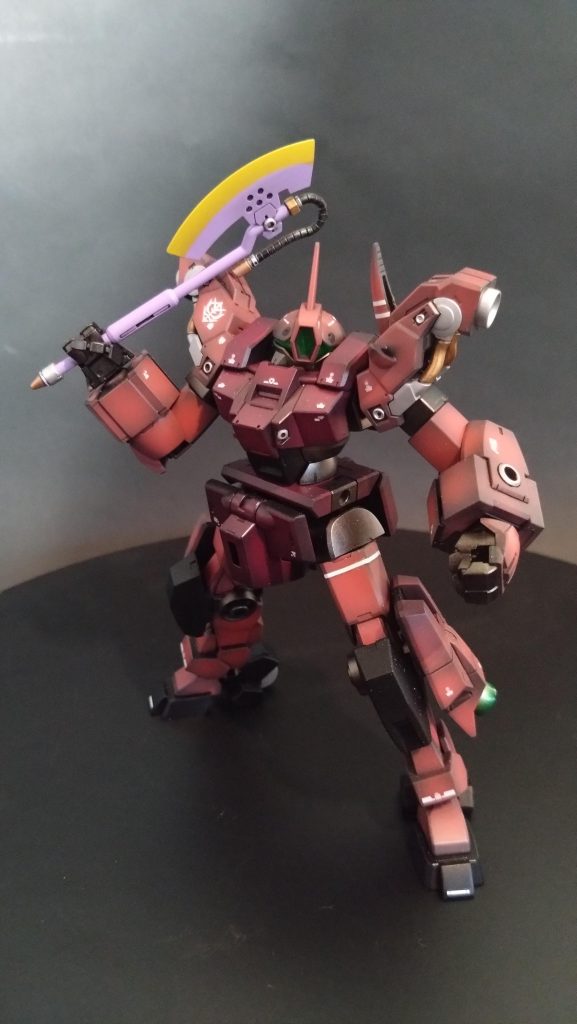 HGデミバーディングです！肩の突起以外は無改造。ヒートホークはMGザクからの流用ですｗ