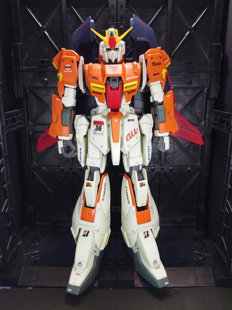 参戦車両のau Supraのカラーリングに塗装し、スポンサーロゴのデカールを自作しました。