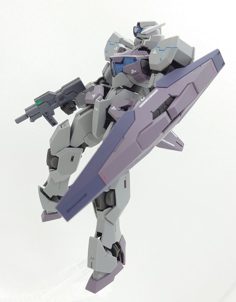 アンテナのシャープ化、部分塗装、墨入れ、デカール、トップコートで仕上げました。無人機ながら非常にまとまったデザインでカッコ良い機体でした。水星の魔女完結記念に投稿します。青組の呪縛から解き放たれた際にはシェルユニットを紫色でもう一度製作してみたいものです。