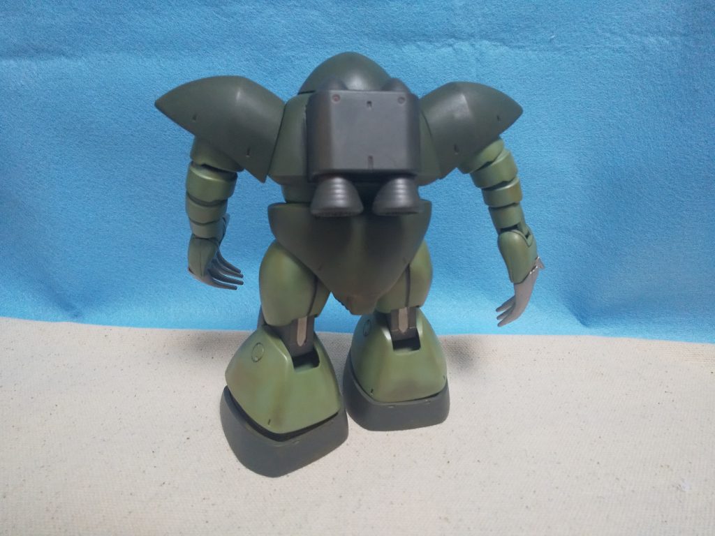 バックショットです。森林戦仕様というかザクっぽい色合いになってしまいました。最後までご覧いただきありがとうございました。