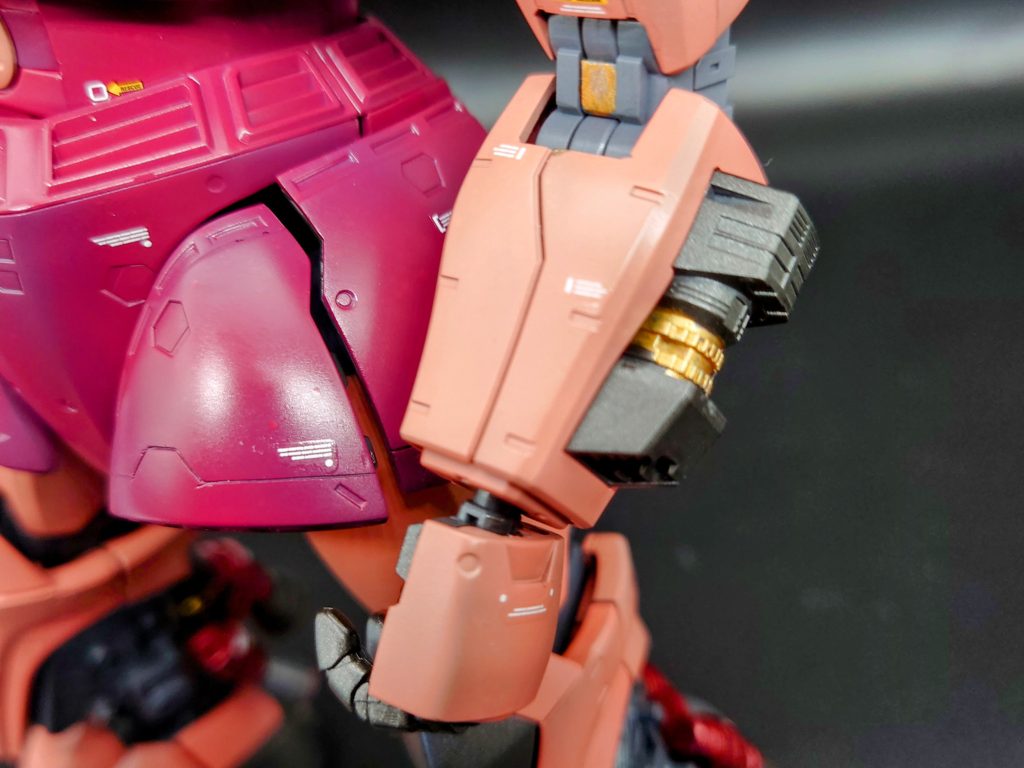 ところどころゴールド塗り分けが覗いてます