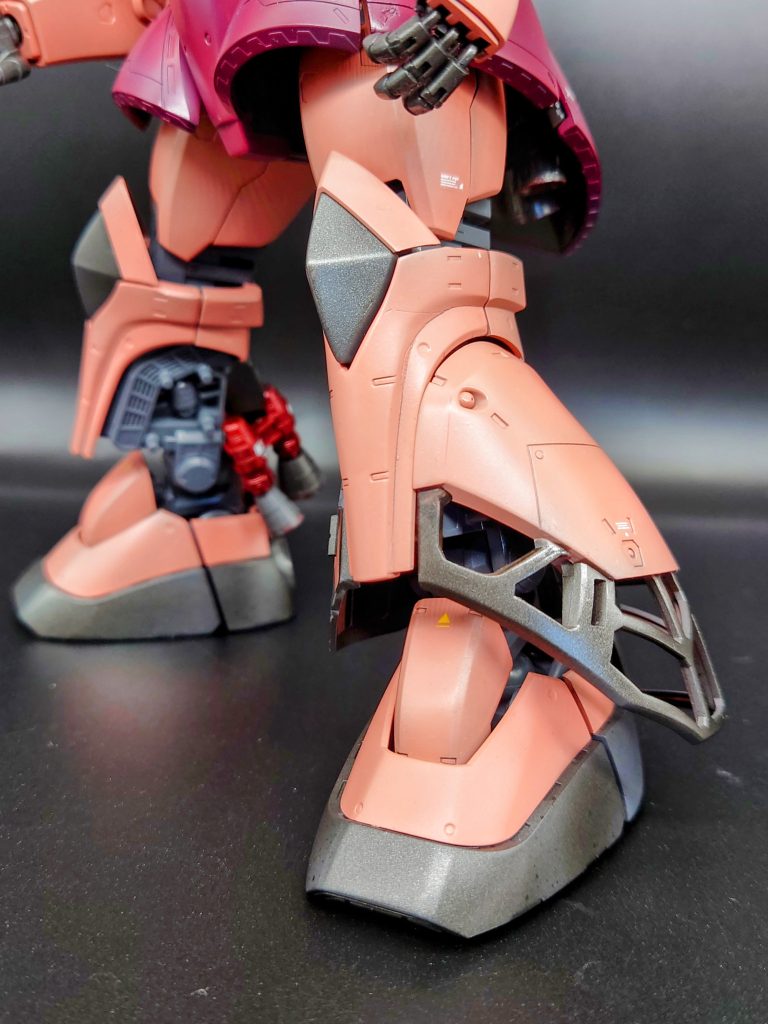 このキット秀逸で、内装のパーツに外装をかぶせる形なので、フレームの塗り分け追加するだけで、凄く情報量上がります（笑）