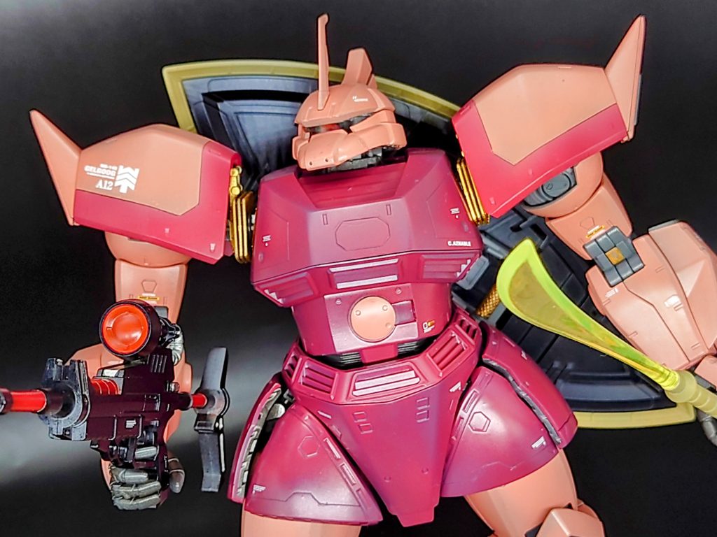 マスターグレードなので、少しだけ情報量上げるために肩のスジボリ追加して、カラーリングも足してみました！