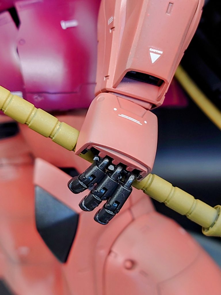 実は、指のパーツ一本無くして、パーツ請求したかったんだけど在庫無しなので諦めてそのままになってます(汗)