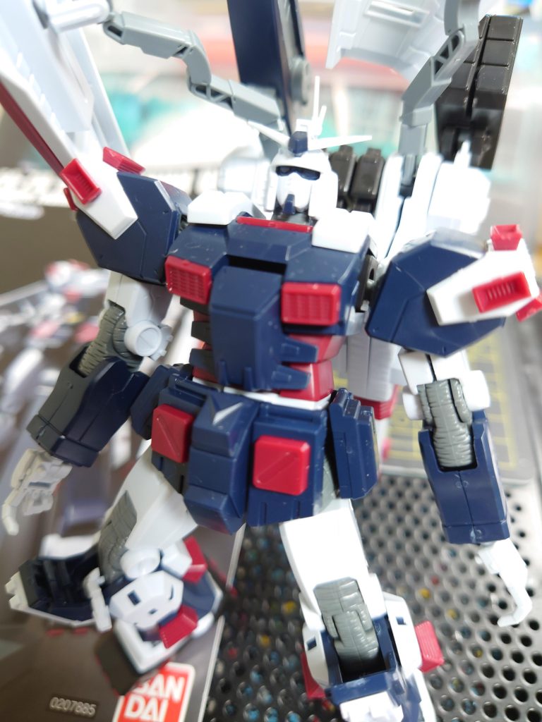 最後にいつものように、素組み状態のやつ載っけときます！やっぱ全塗装すると、仕上がりが、全然違ってきます！