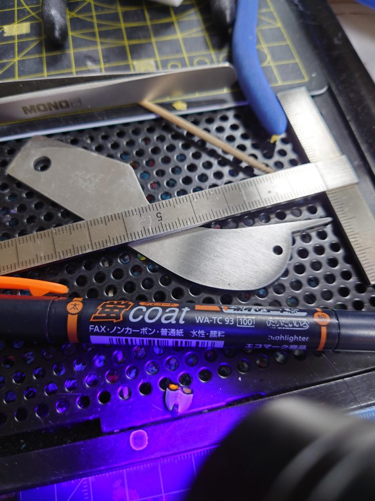 裏技といっても、ただ蛍光ペンでホイルシールの上からなぞっただけなんですけどね（笑）