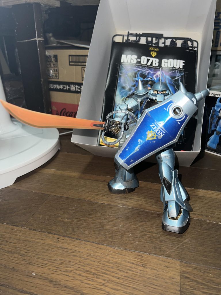 ゲート処理とかよくわからず、とりあえずニッパーで切って、色もクレオスさんの水性塗料にポスターカラー混ぜて、発色よくしてみたりしてました😊 