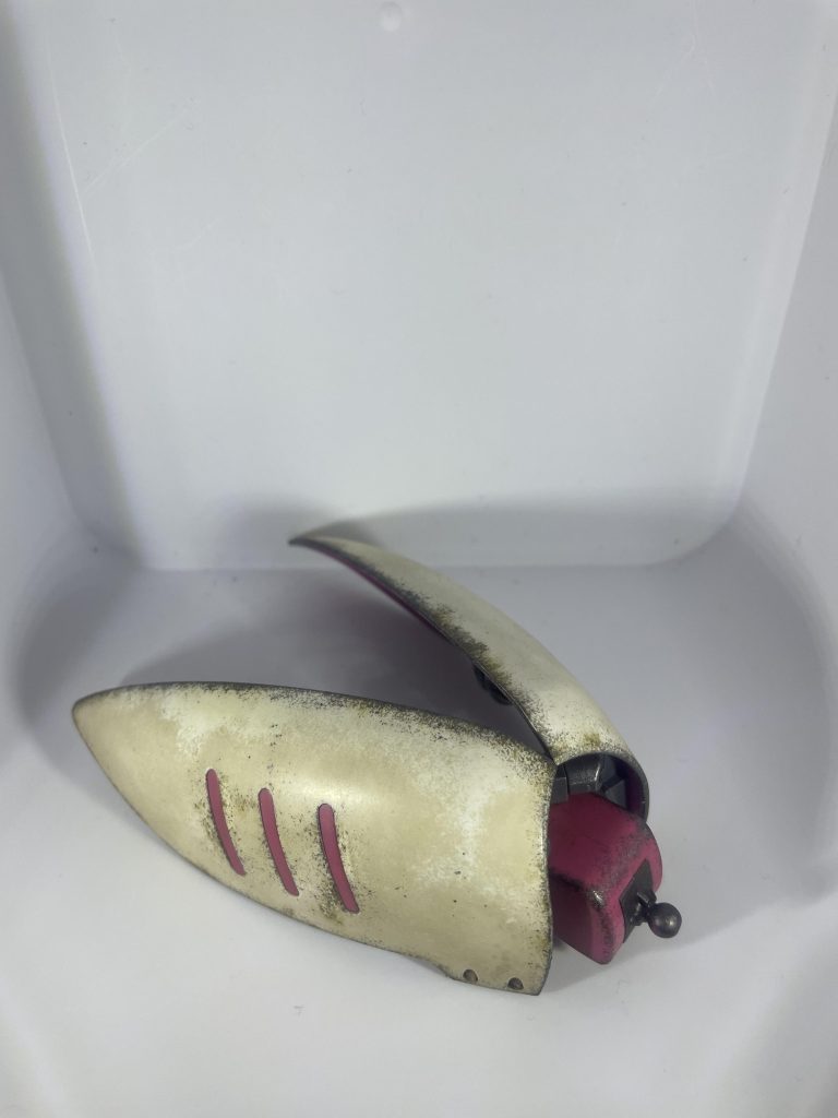 はい、虫です。夏なので笑今回もいつも通りランナーのままつや消しを吹いて、汚しながら組み上げました。師匠の神ペン、色々調べて作ってみました。まさに神アイテムでした笑