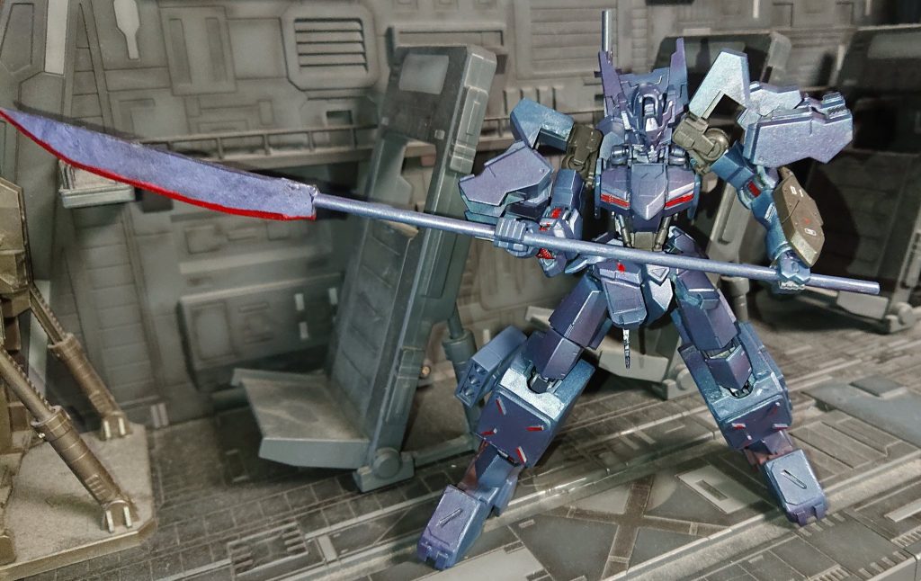 右足に３連装スモークグレネード