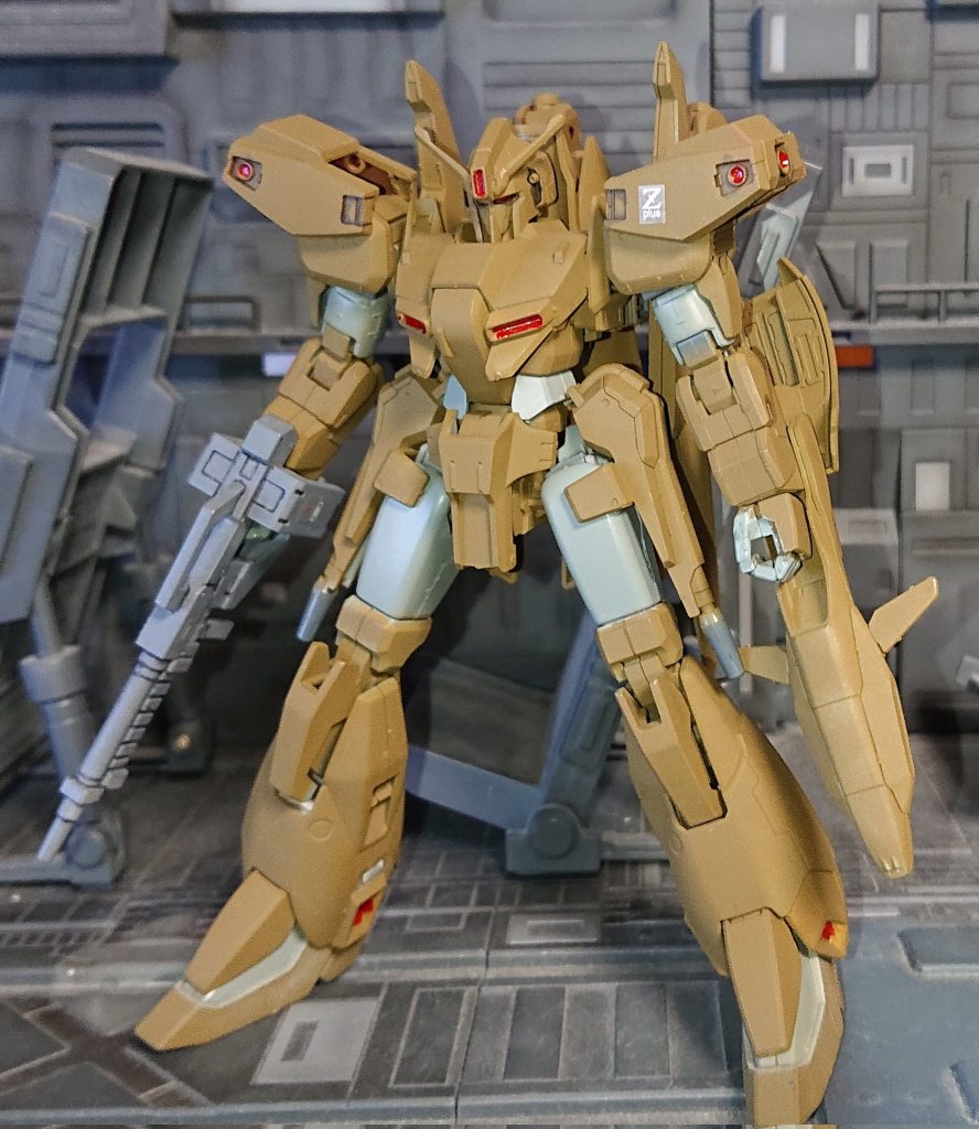 実物の色はカーキグリーンぽいのですが撮影するとカーキぽい色に