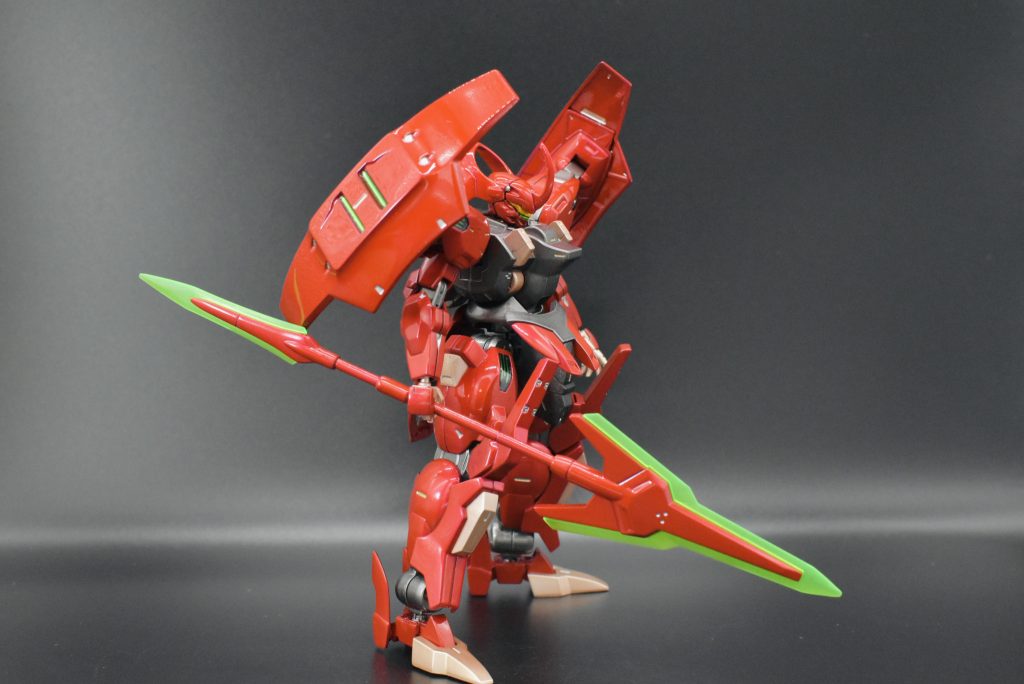 サイド。長穴のようなモールドはチタンゴールド、それ以外はチタンシルバーで部分塗装しています。