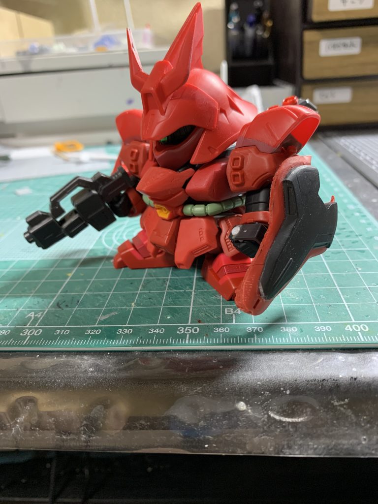 四肢を短くしたりバランス取りで増設したり。