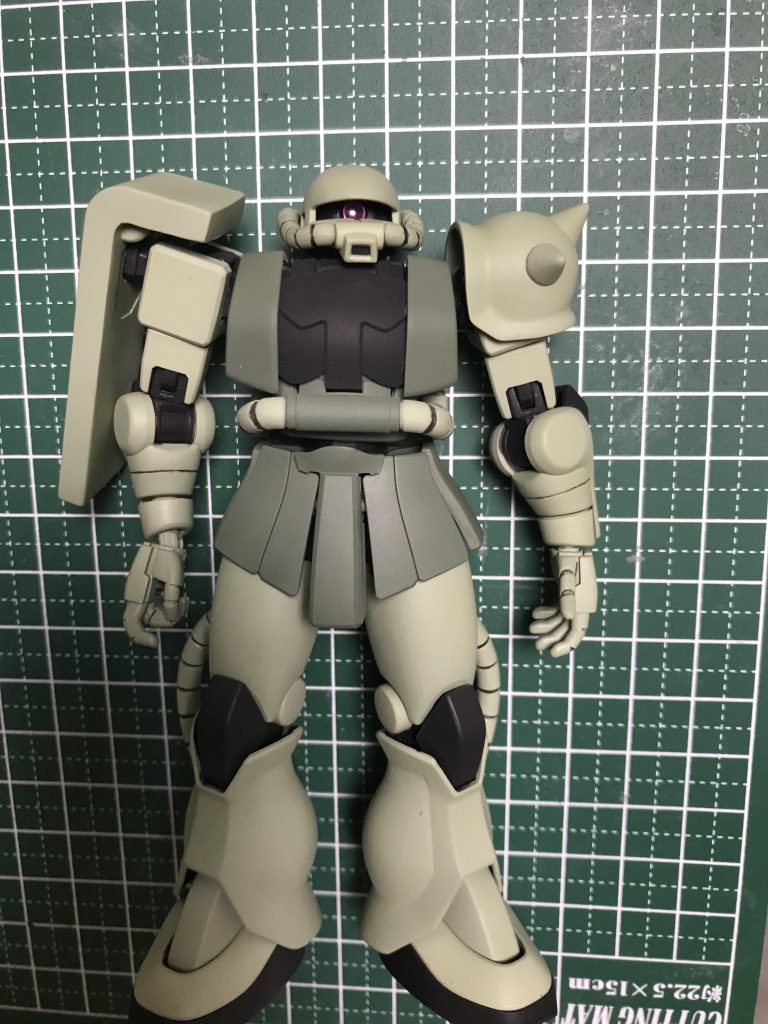 モノアイは100均のクリアレジンにクリアピンクで塗装したのですが暗くて見えません笑