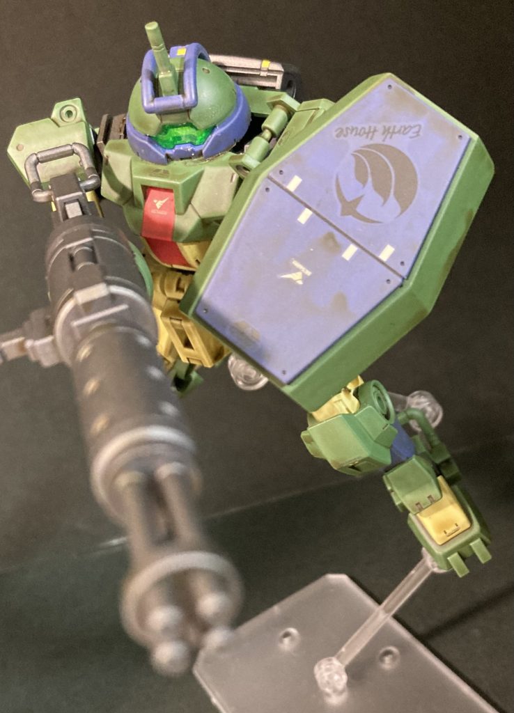 武器はデミトレーナー拡張用パーツセットから4連装ミサイルランチャーを持たせて見ました。先に作ったチュチュ機にライフルを持たしている為です。