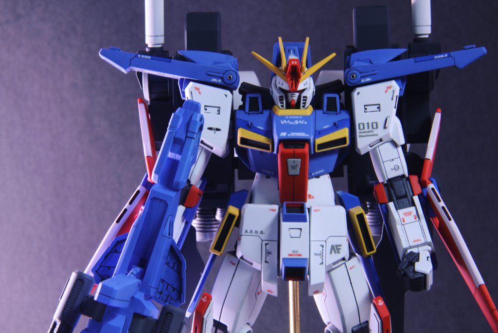 背面の前に上半身の改修箇所コクピット上部パネルを少しだけ延長(赤いコクピット部を覆う感じ)肩部バインダー上部にダクト増設腰部フロントアーマーの一部延長(強化型がカッコ良かったから)各所スジボリプラス