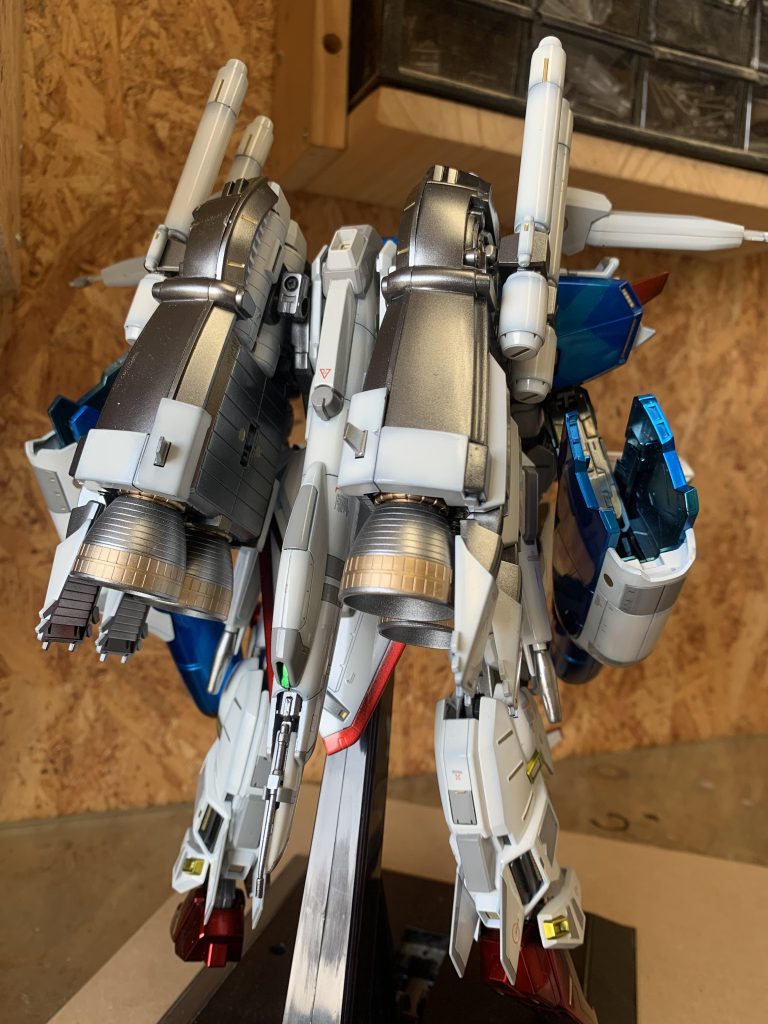 バックパックも白で色分け。内部フレームとバックパックはスターブライトアイアンです。この塗料かなり好きデス。