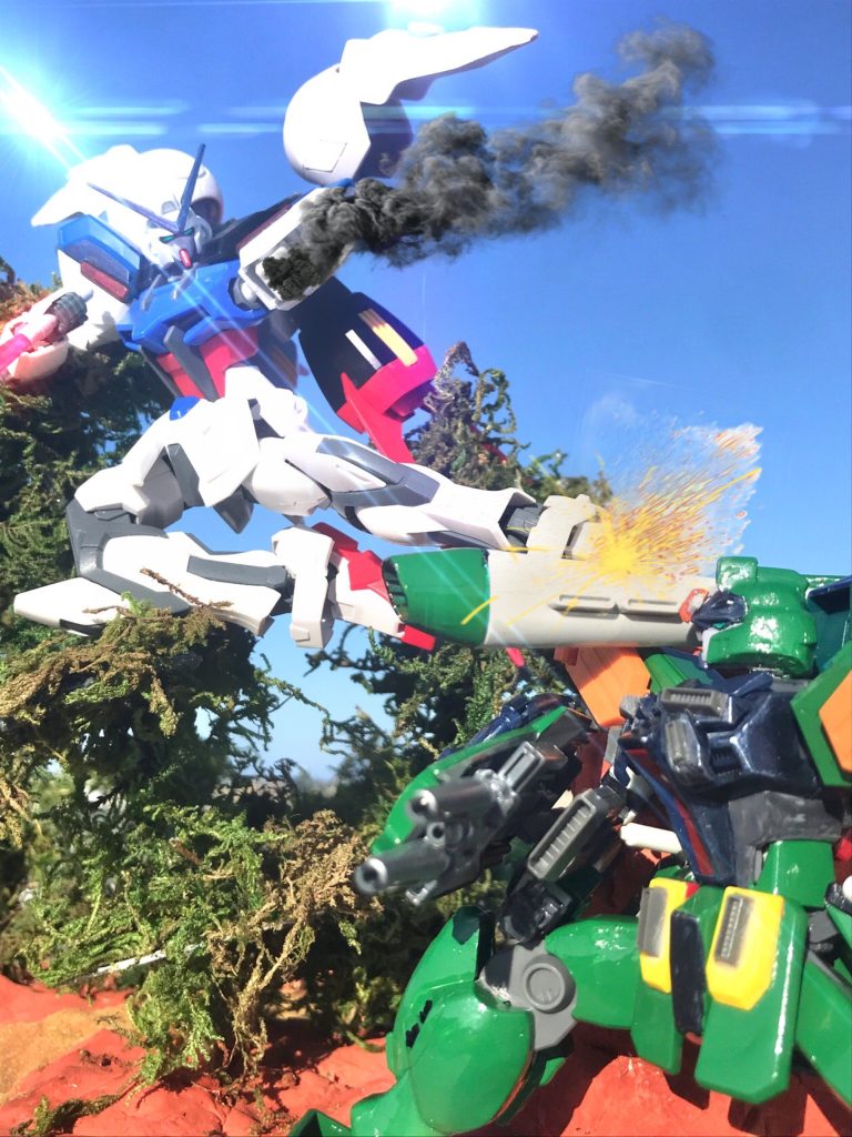 宿敵「アングリフスガンダム(フルパッケージ)」と再び対決!先制攻撃で左腕とシールドを喪失したアングリフス。アサルトサヴァイブで屈辱は晴らせるのか!?