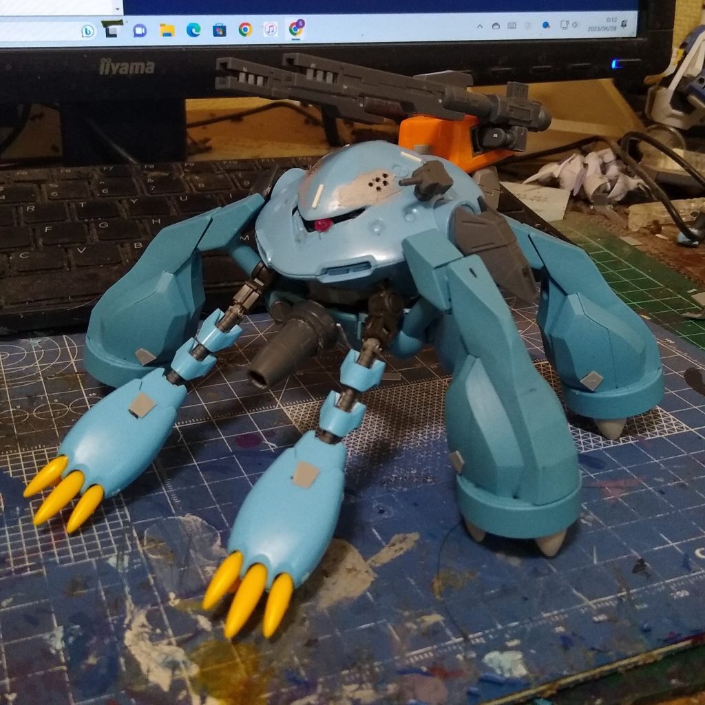 レールガンぽいのがいいなあと流用できそうなパーツを探していたところ30MMのオプションパーツセット1を見つけて砲塔と肩の付け根のダミーパネルを追加したところ。しかし思いついた当初の可愛さみたいのがなくなってしまったのでこの状態でしばらく放置。
