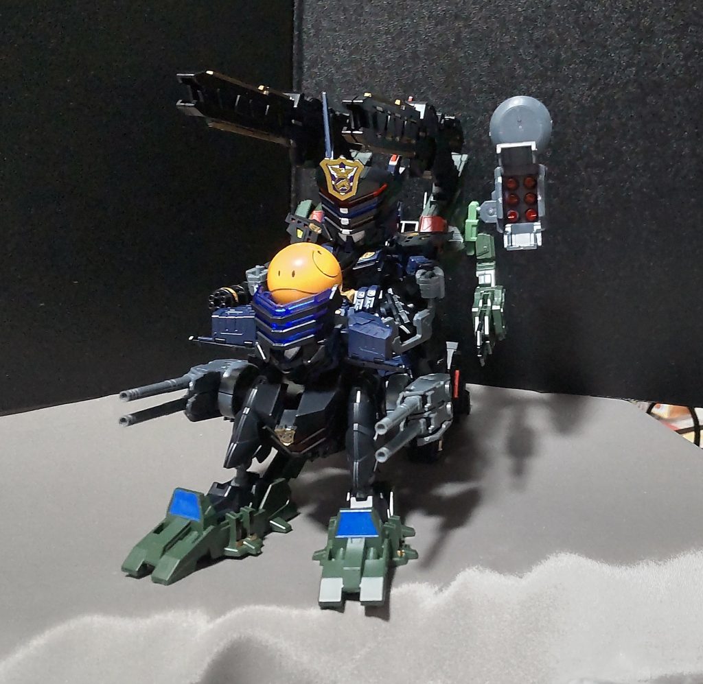 移動速度についてはバイクより速く、更にホバー移動をしている為、悪路や水上でも問題なく移動出来るという設定です。